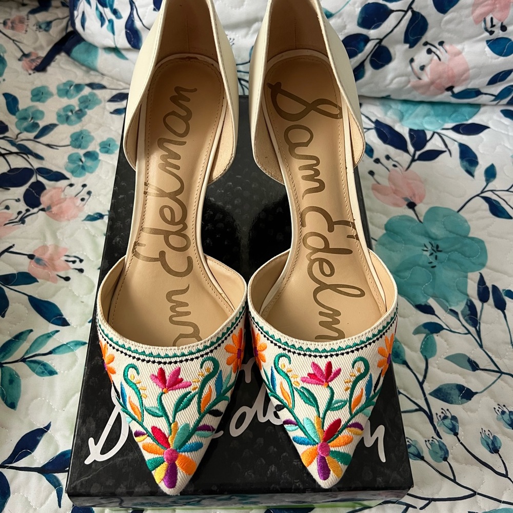 Sam Edelman Floral Pump